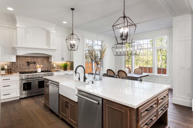 kitchen-darkwood-white-marble-countertops