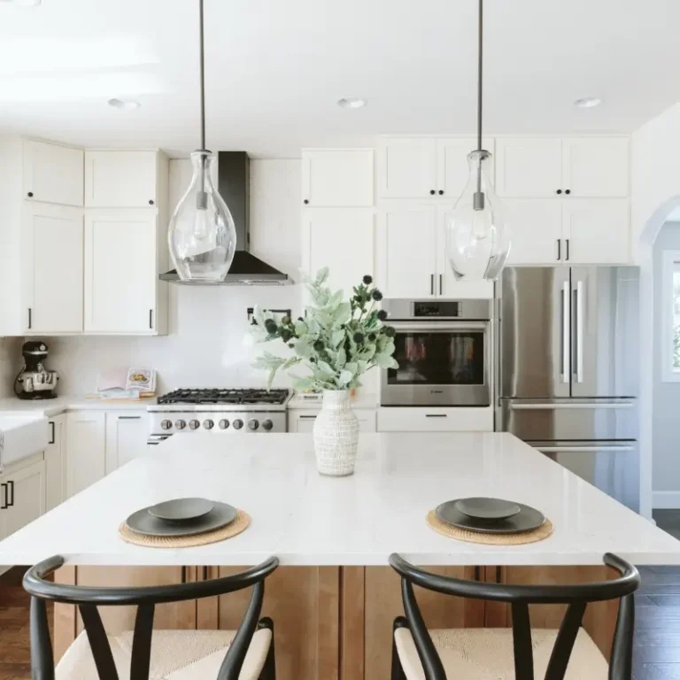 Quartz kitchen countertop - after new countertop installation by Crowley's Granite & Quartz in Tualitine OR